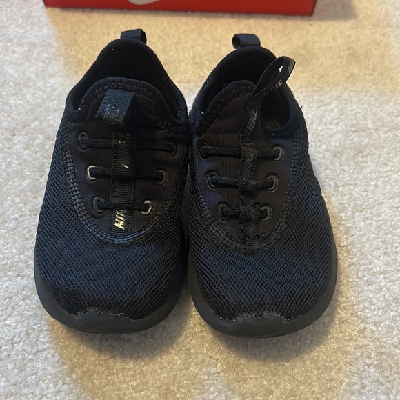 Nike Black slip on sneakers size 10C - Picture 4 of 5